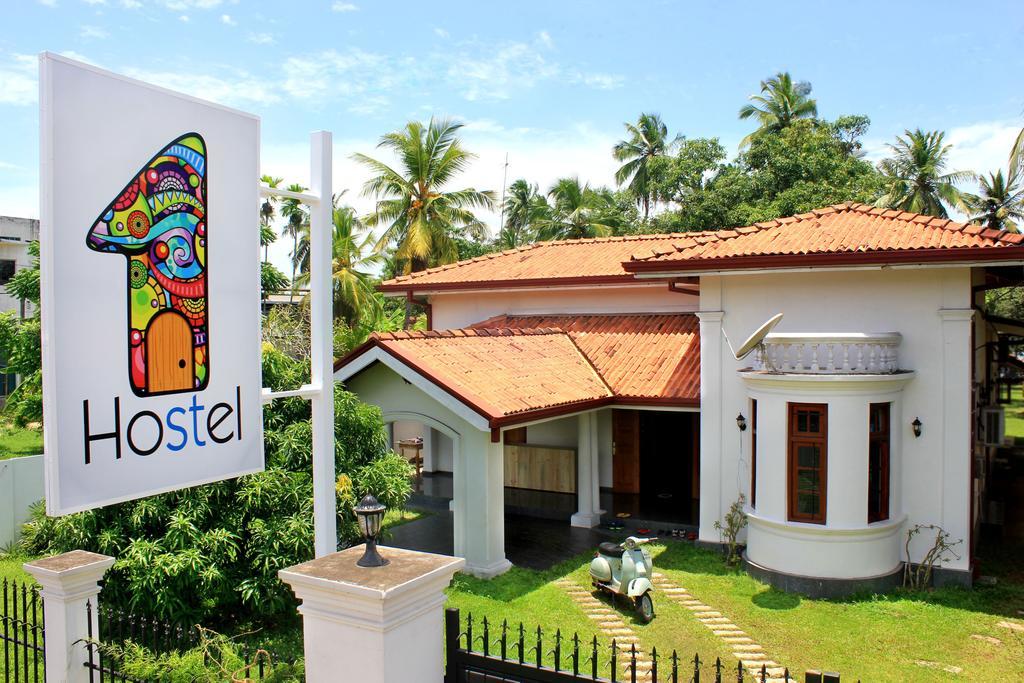 Hostel First @ Colombo Airport Negombo Exterior foto